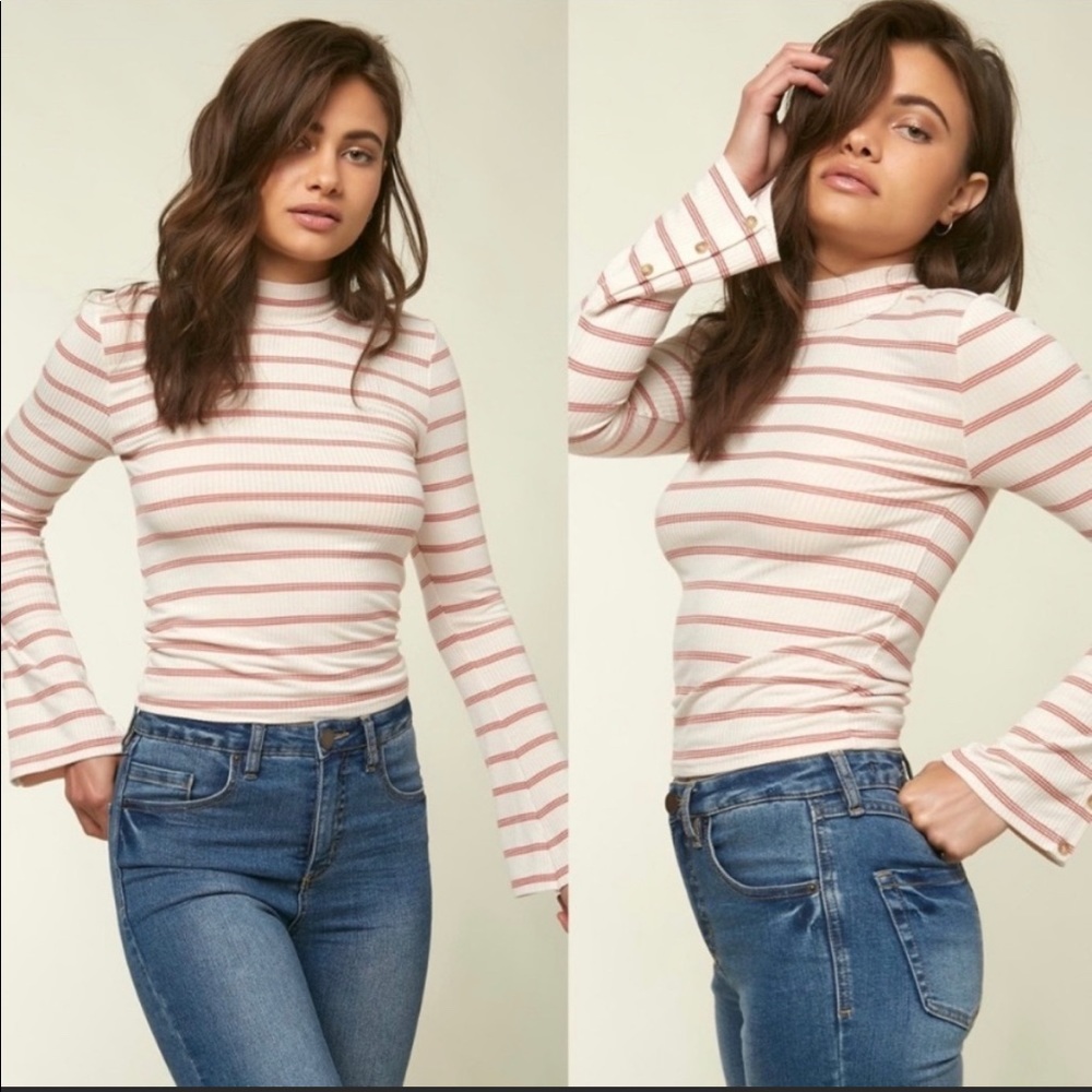 NWT O’Neill Bell Sleeve Mock Neck Top